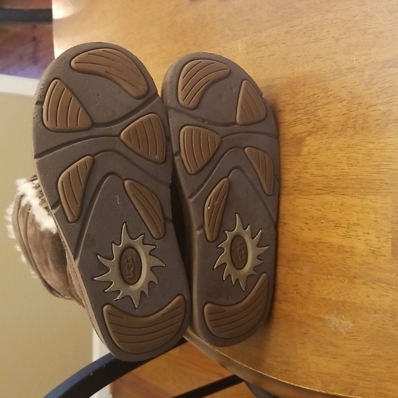 Brown leather UGG boots with shearling - Picture 8 of 11